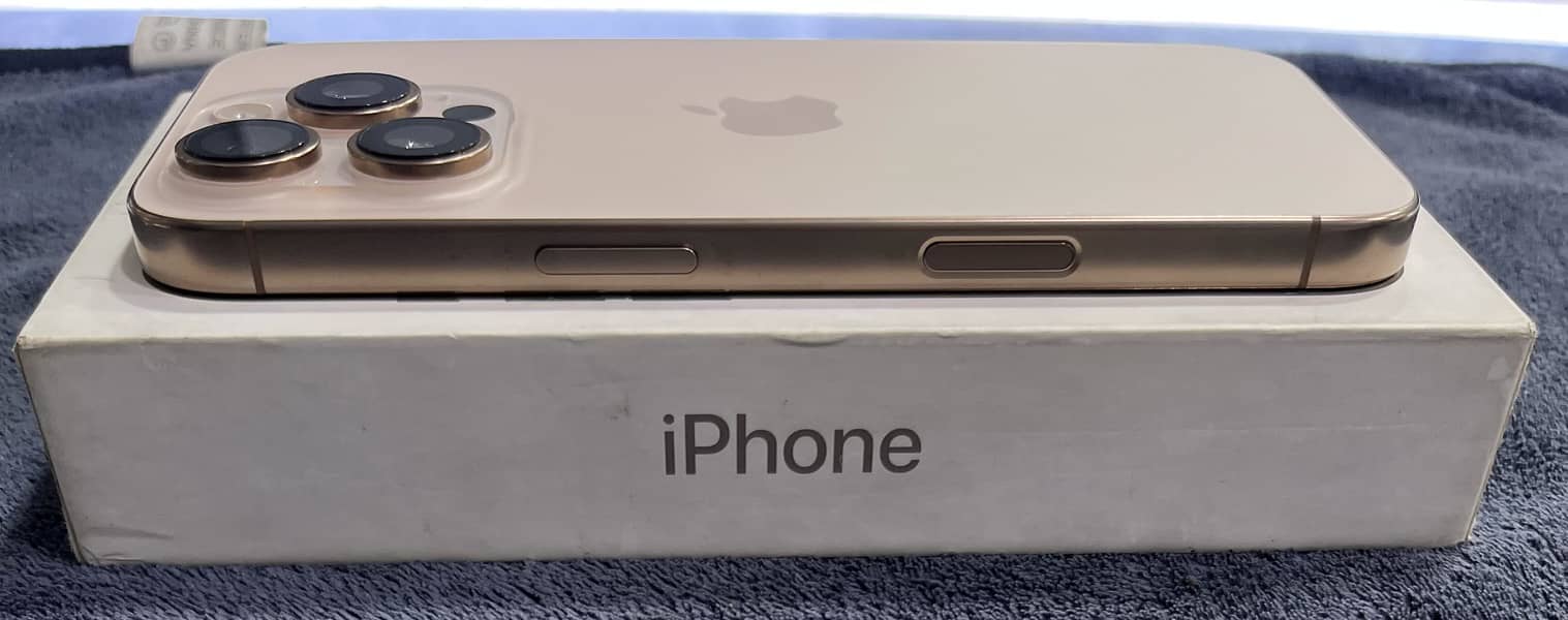 Apple iPhone 16 Pro 4