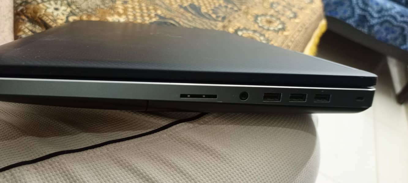 Dell Precision 7710 workstation 5