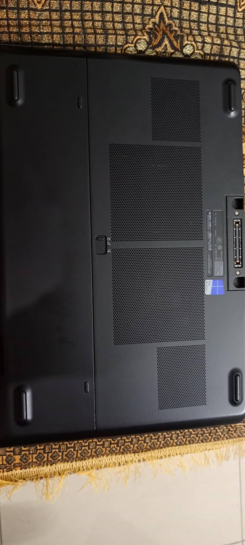 Dell Precision 7710 workstation 8