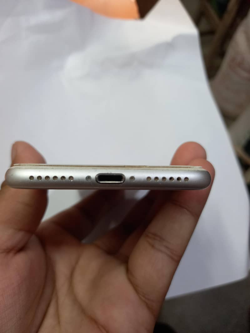 Apple iPhone 7 1