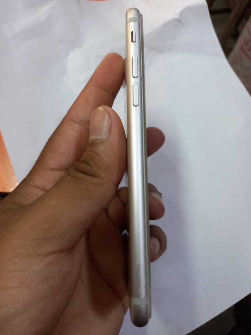 Apple iPhone 7 2