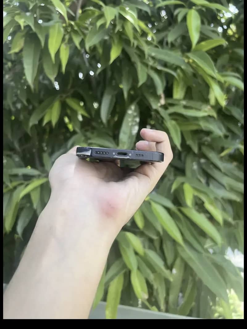 Apple iPhone 12 4