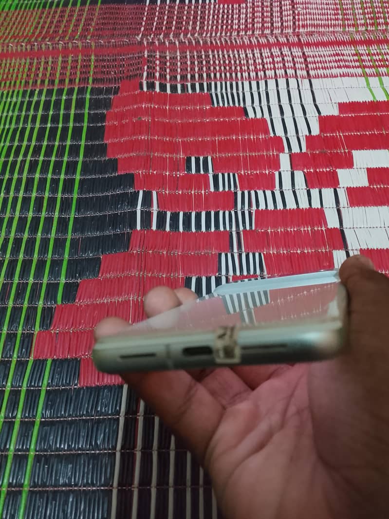 Google Pixel 8 4