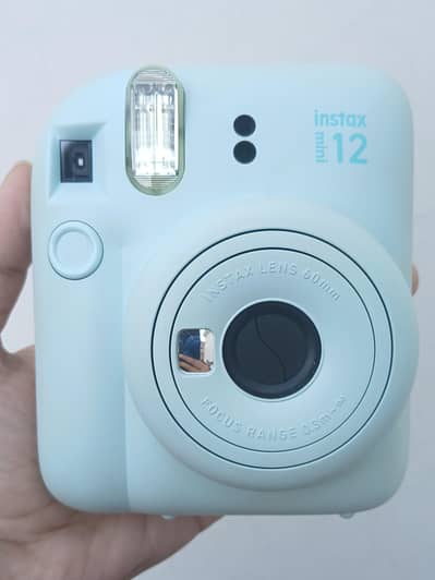 Instax Mini 12 - Polaroid Camera Kit
