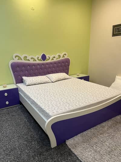 Queen size bed