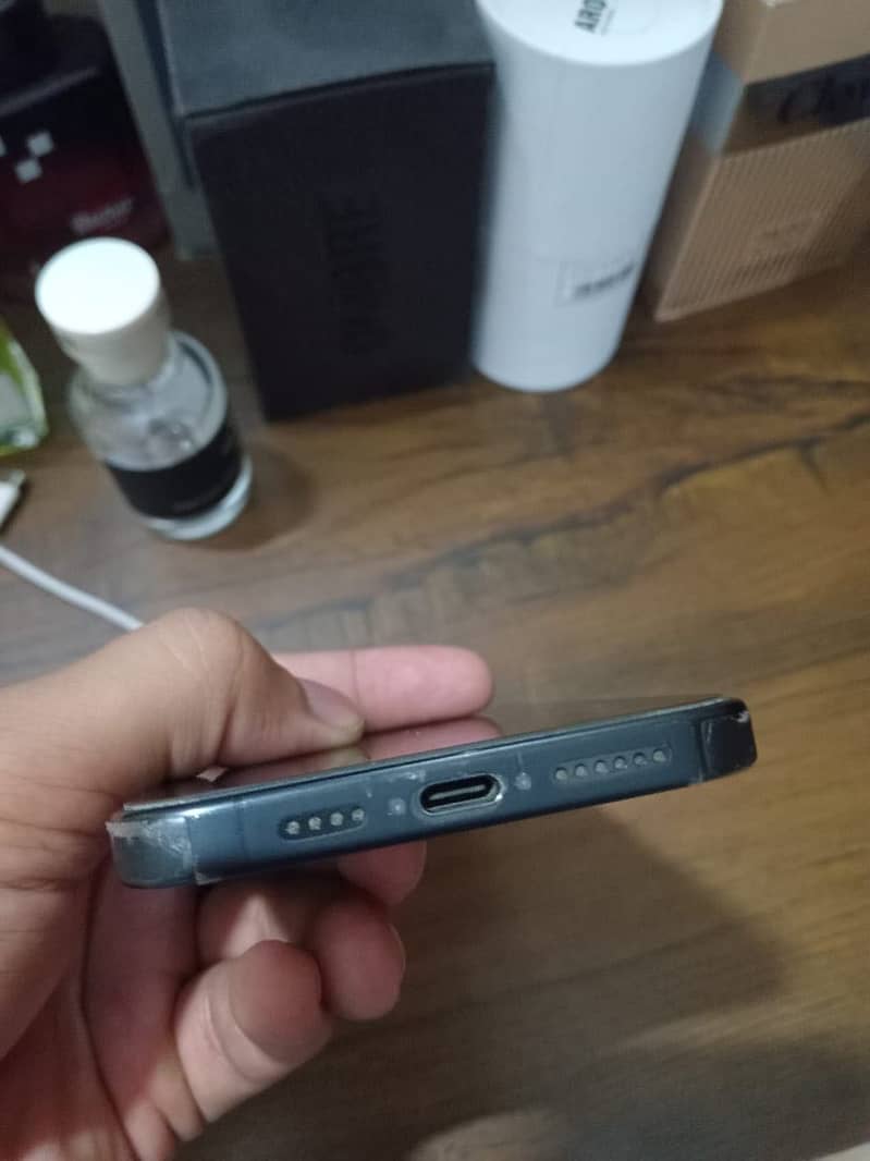 Apple iPhone 15 Pro Max 0