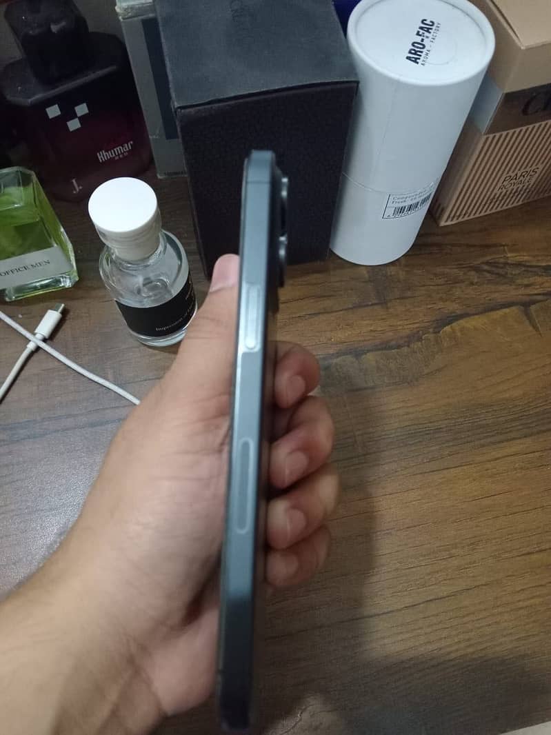 Apple iPhone 15 Pro Max 4