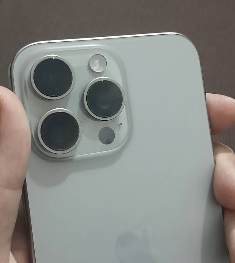 Apple iPhone 15 Pro Max 1