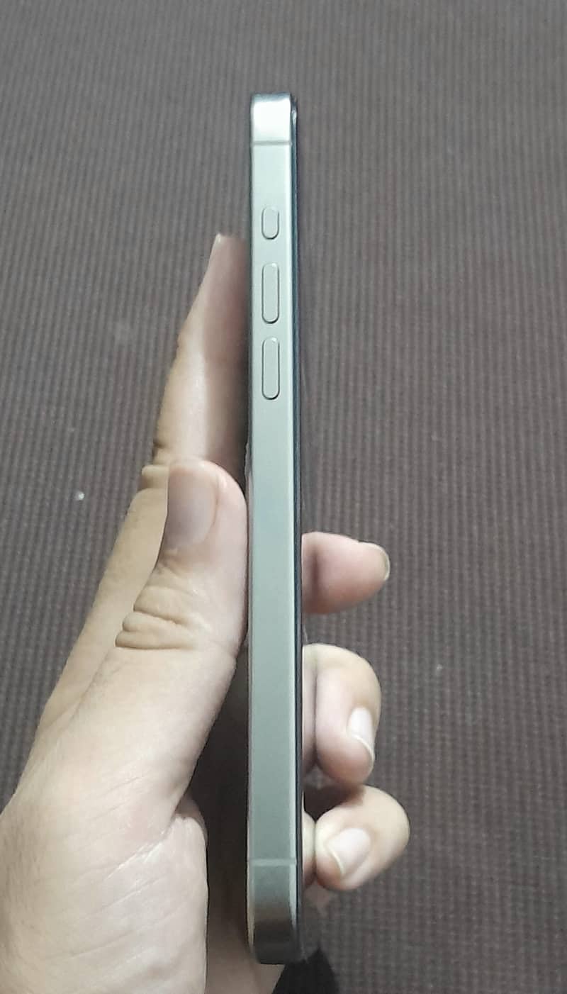Apple iPhone 15 Pro Max 2