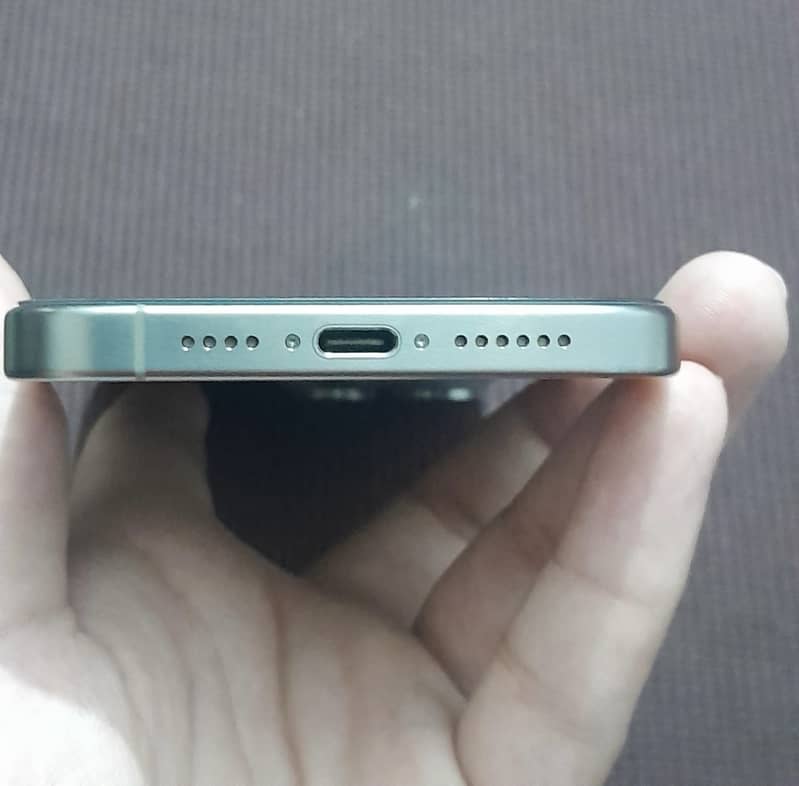 Apple iPhone 15 Pro Max 3