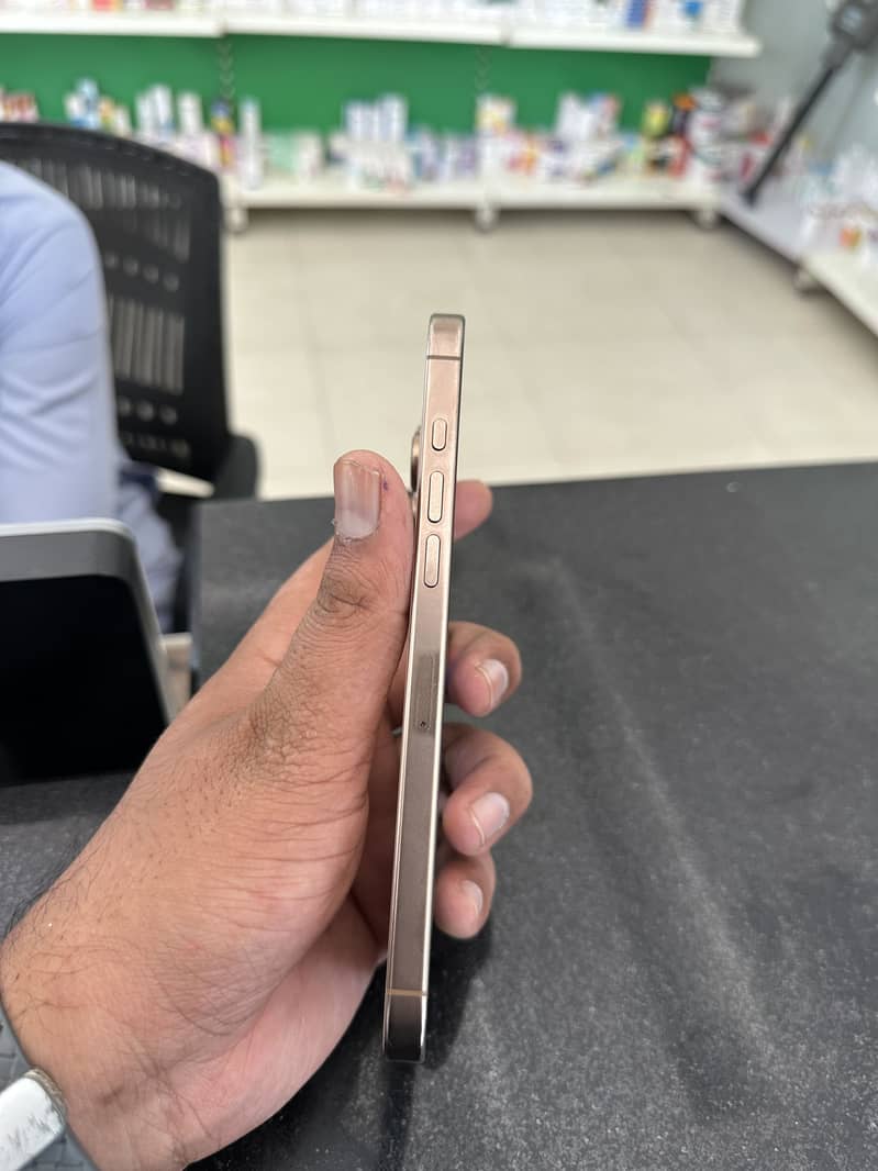 Apple iPhone 16 Pro Max 0