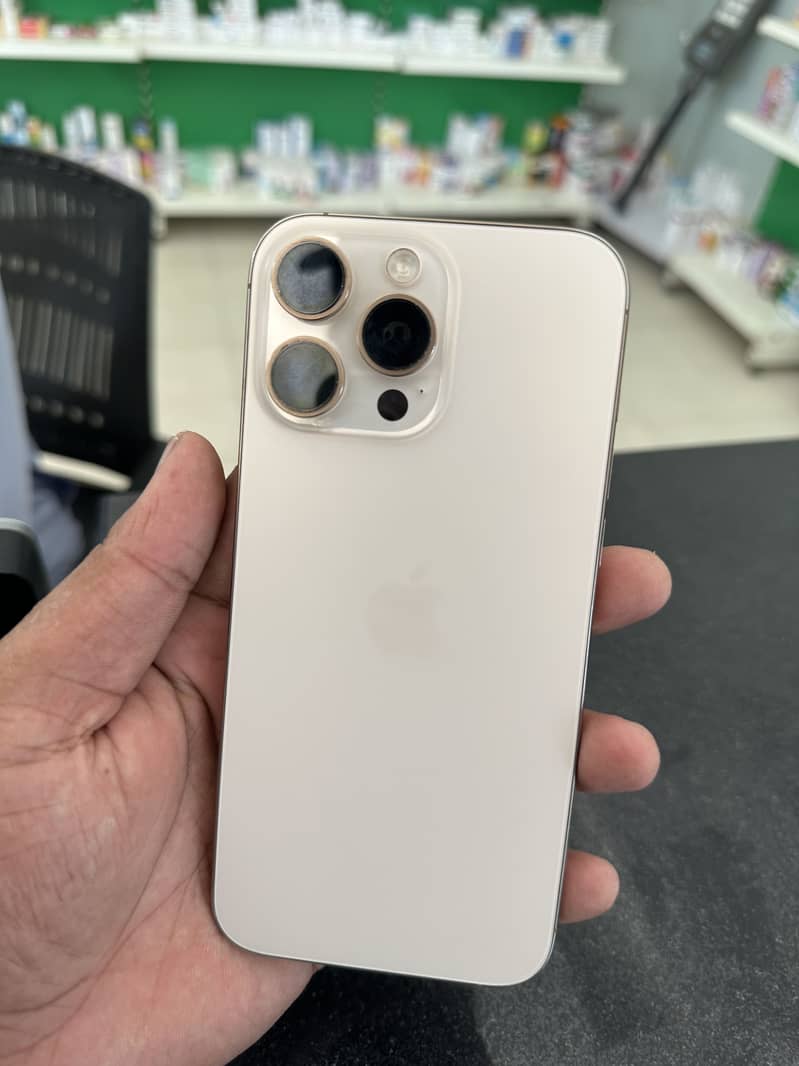 Apple iPhone 16 Pro Max 1