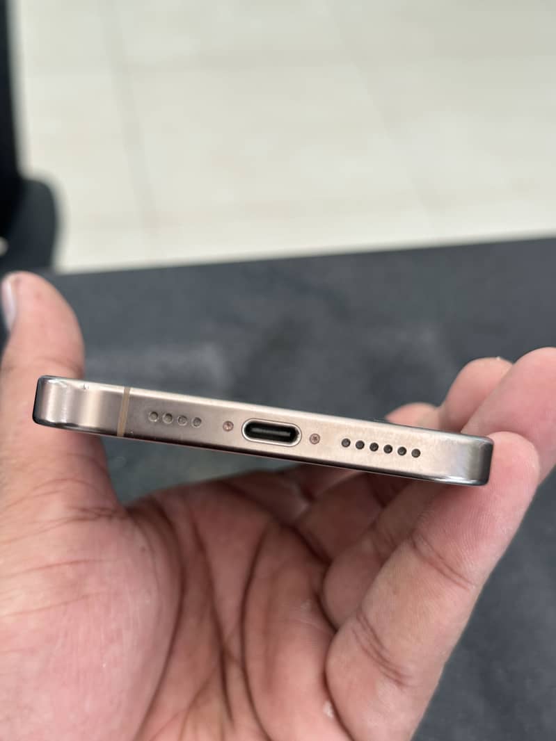 Apple iPhone 16 Pro Max 3
