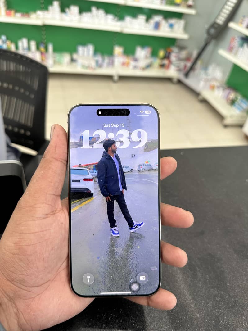 Apple iPhone 16 Pro Max 4