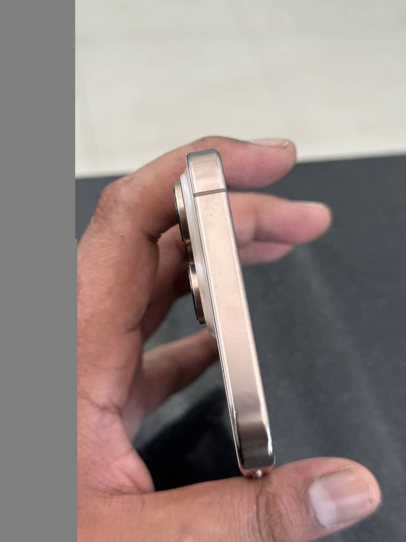 Apple iPhone 16 Pro Max 5