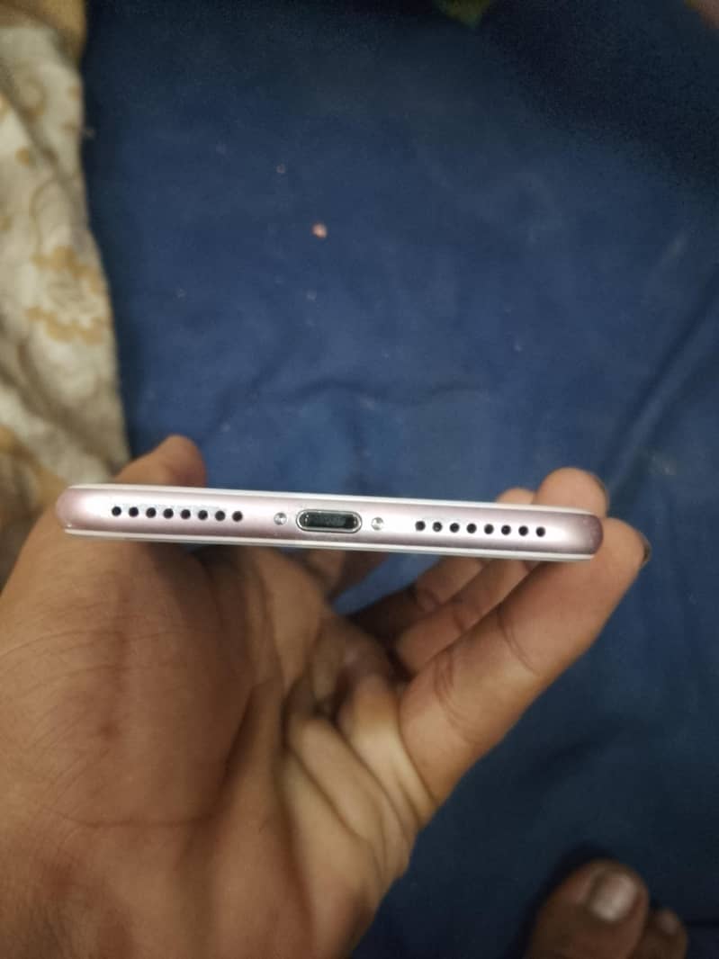 Apple iPhone 7 Plus 3
