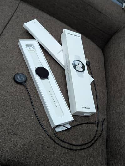 Samsung Galaxy watch 4 with complete box and charger