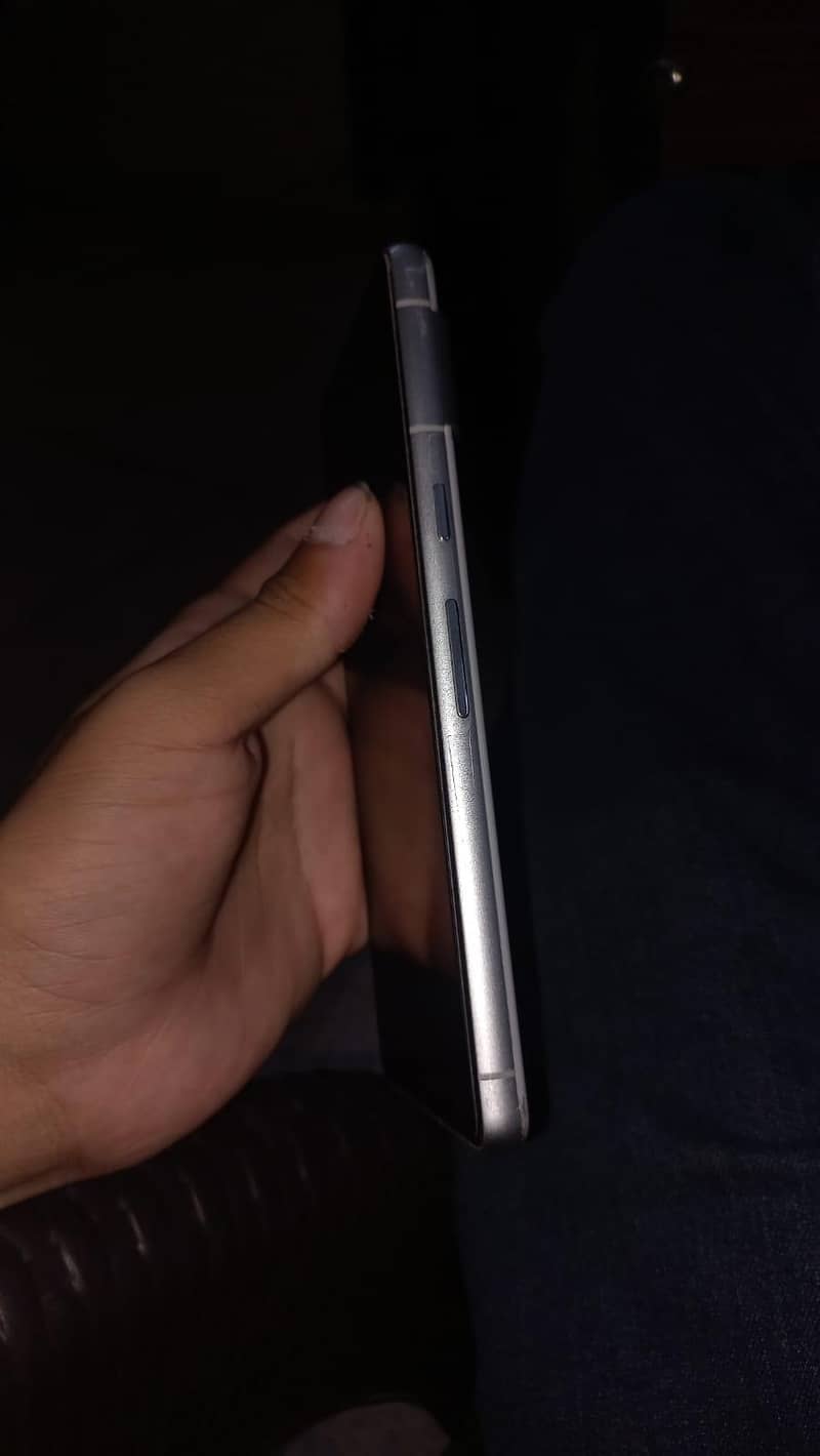 Google Pixel 7 4