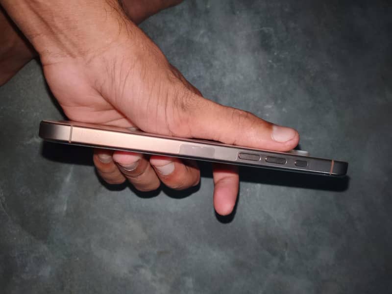 Apple iPhone 16 Pro Max 3