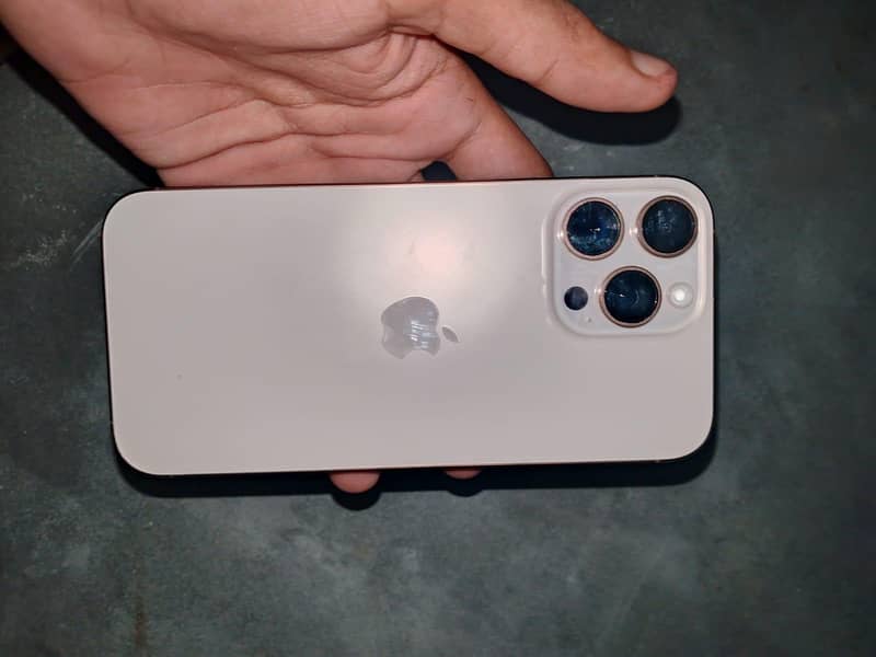 Apple iPhone 16 Pro Max 5