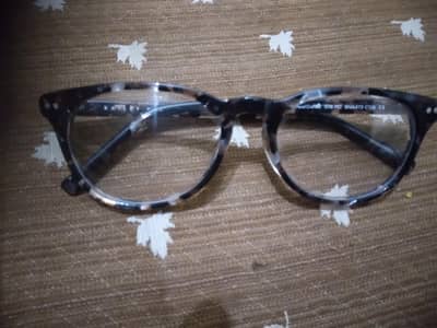 eye's glasess branded