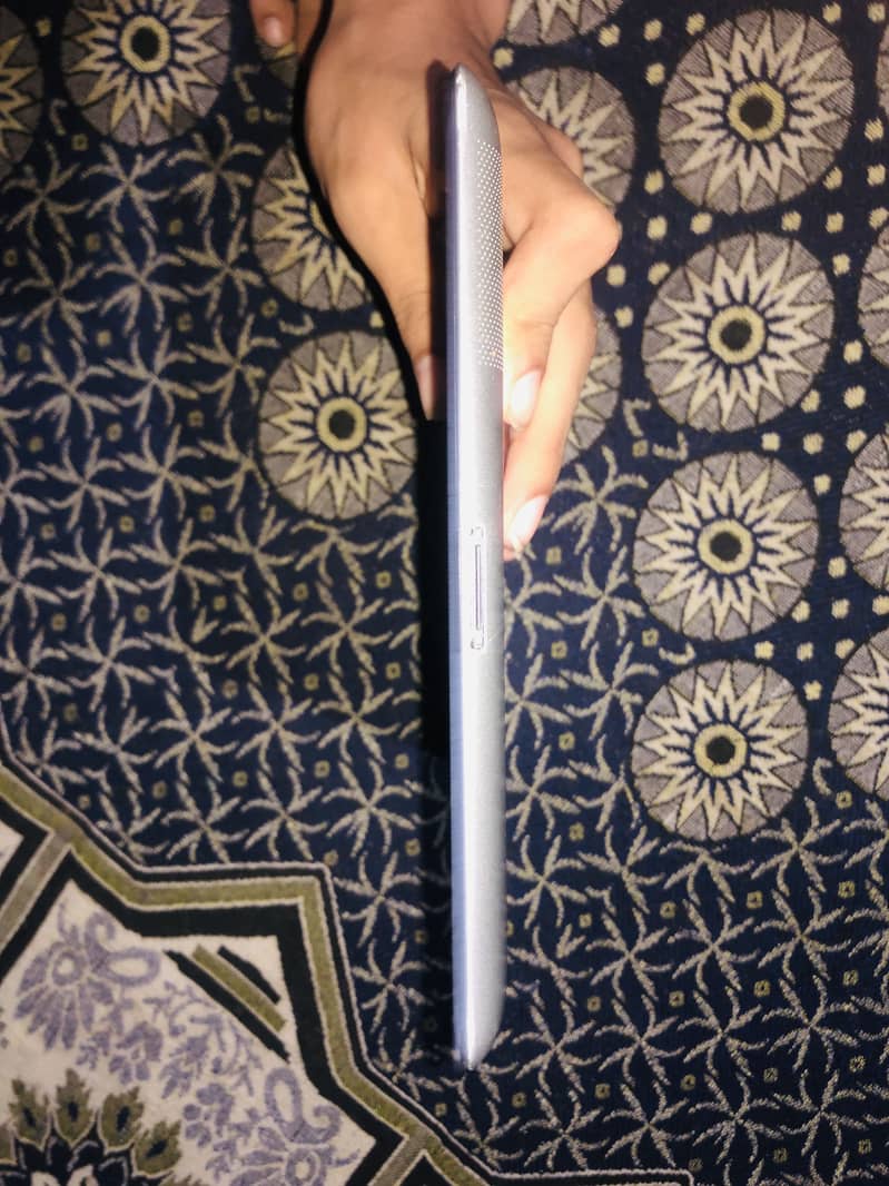 ipad_APPLE. . . . . . 2