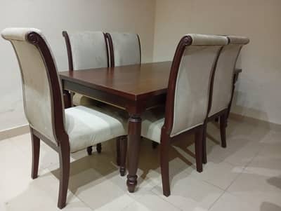 WOODEN DINING TABLE FOR SALE IN LAHORE.