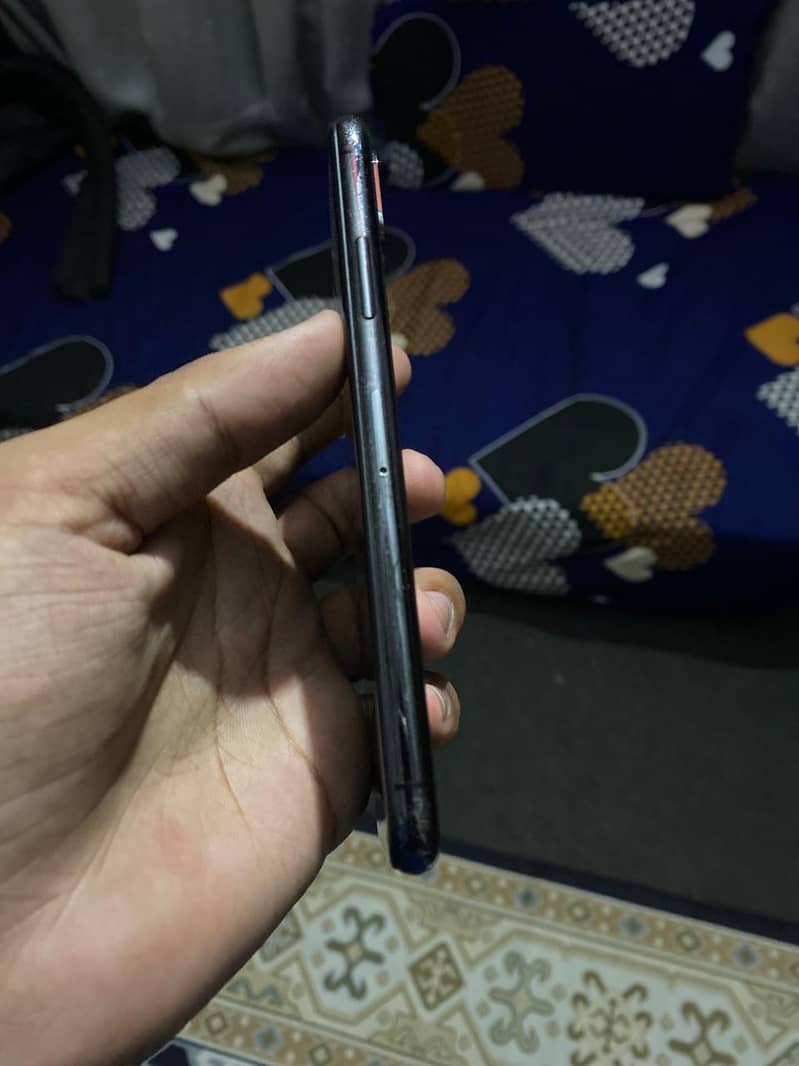 Apple iPhone X 4