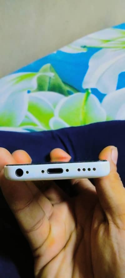 Apple iPhone 5c official pta read ad first