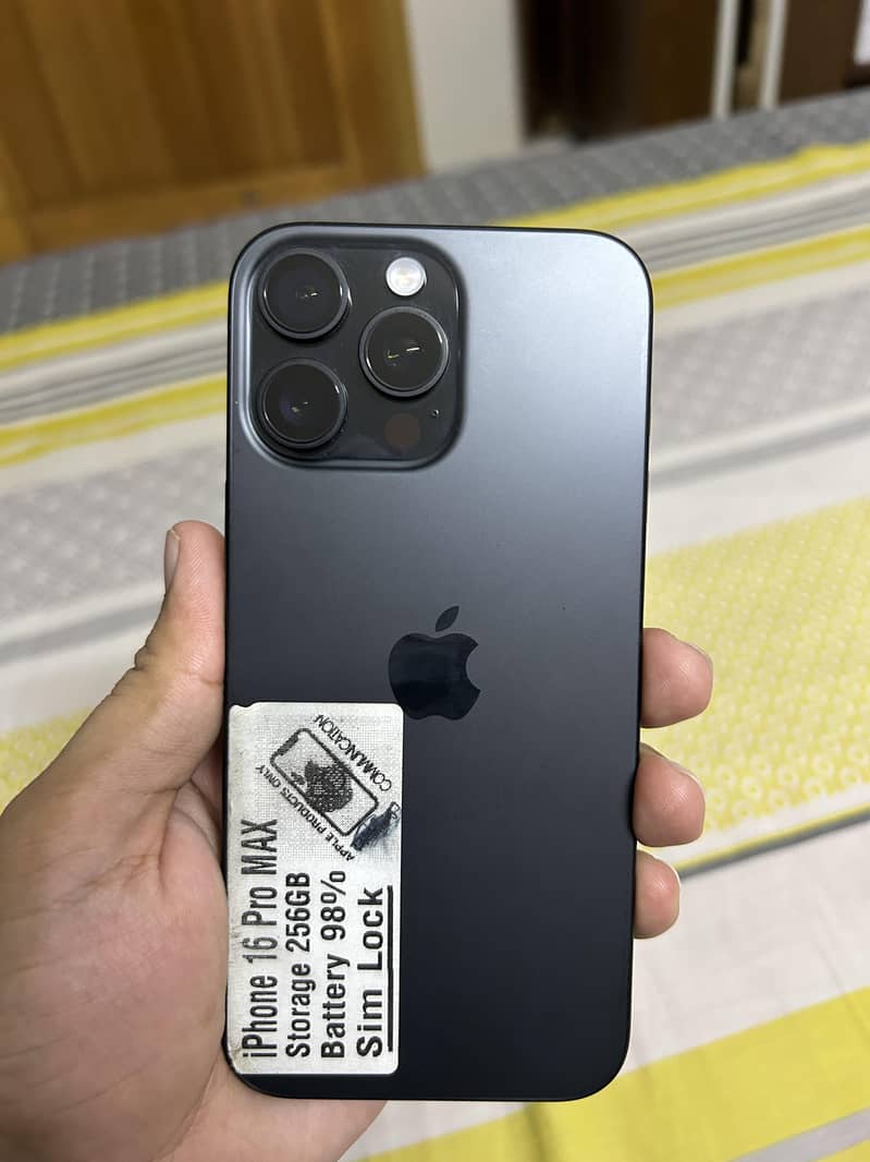 Apple iPhone 16 Pro Max 1