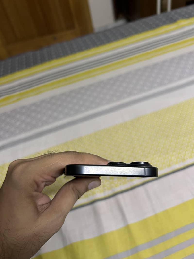 Apple iPhone 16 Pro Max 2