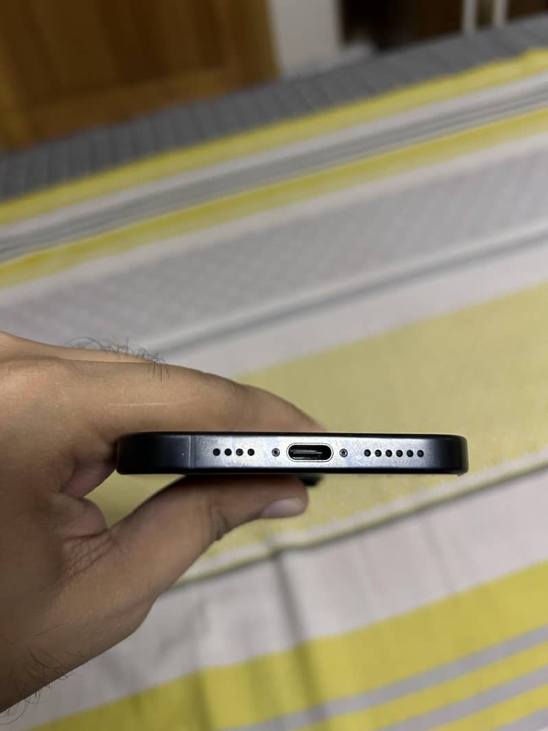 Apple iPhone 16 Pro Max 3