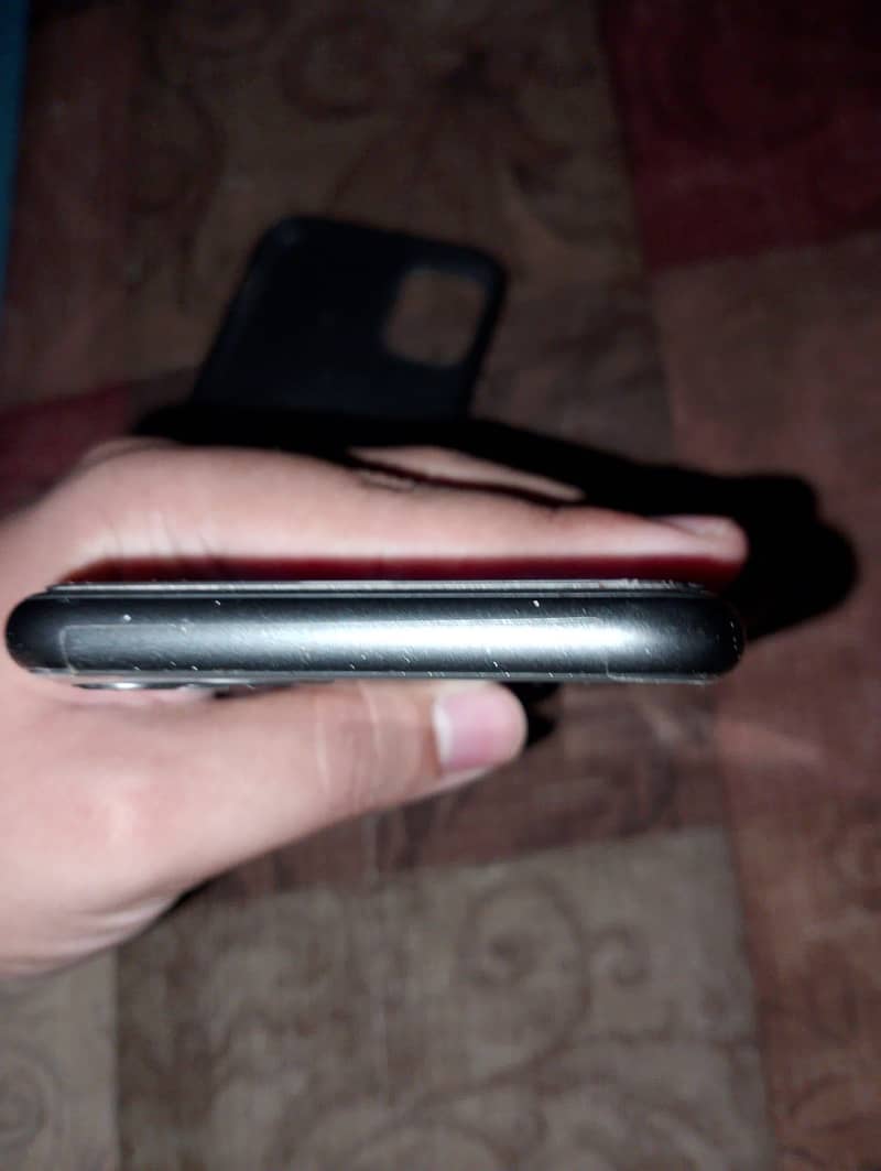 Apple iPhone 11 3