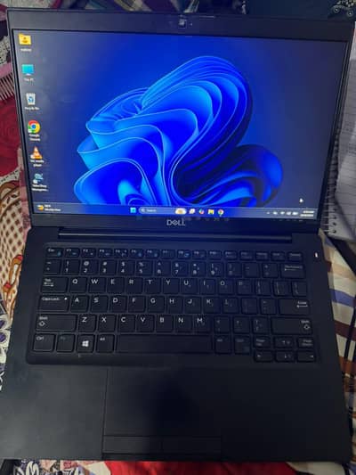 Dell Latitude 7390 - Core i5 7th Gen - 8GB RAM - Windows 11