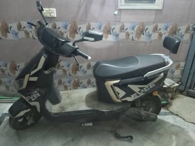 Electric scooty