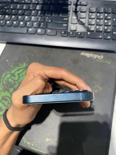 Apple iPhone 13