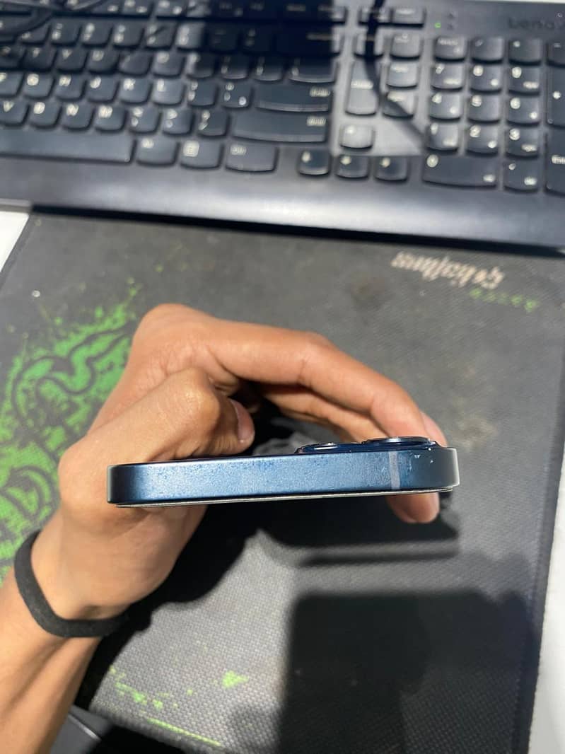 Apple iPhone 13 0