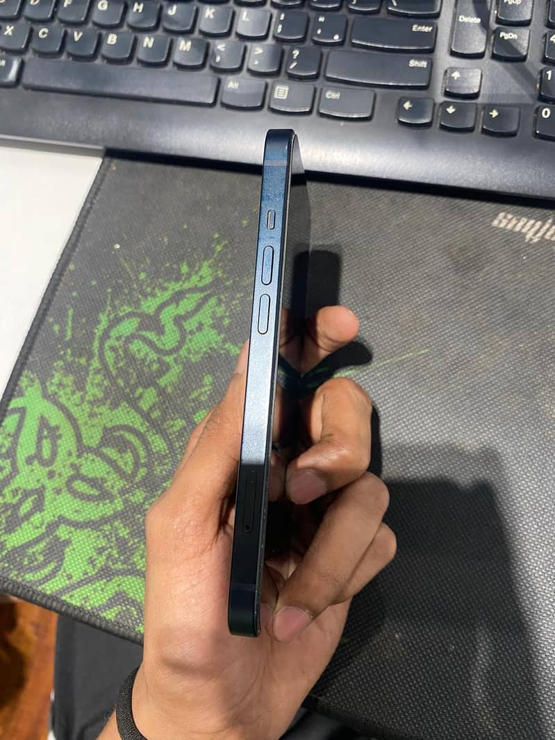 Apple iPhone 13 2