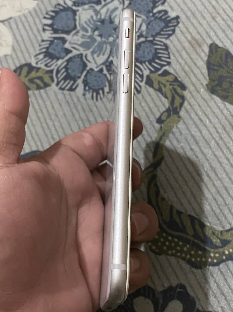 Apple iPhone 8 1