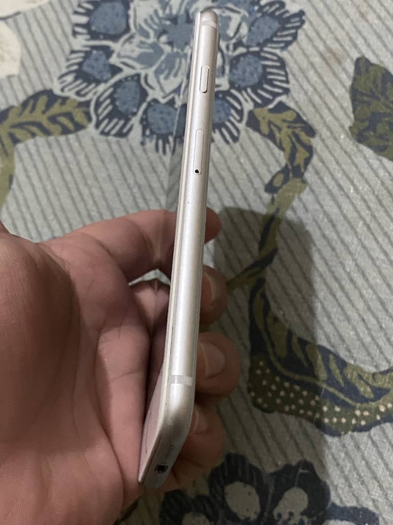 Apple iPhone 8 3