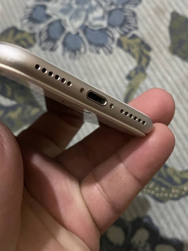 Apple iPhone 8 4