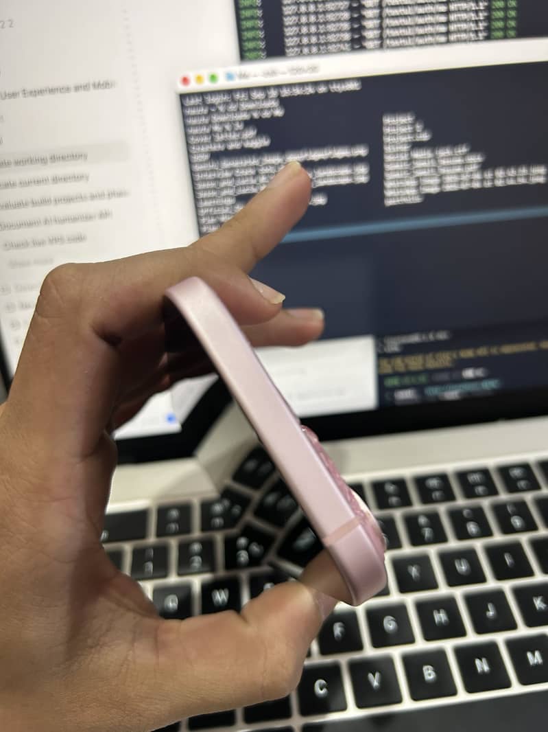 iPhone 15 4