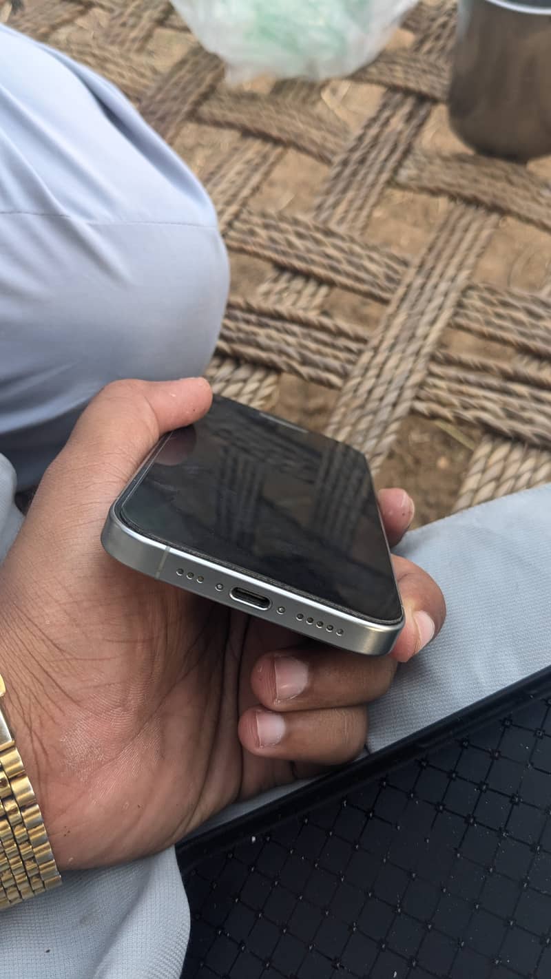 Apple iPhone 15 Pro 2