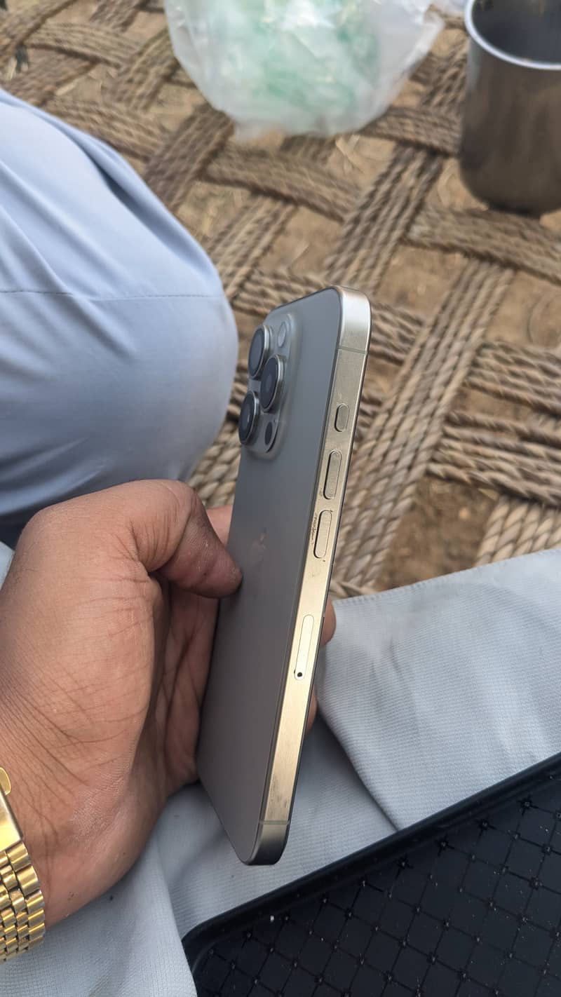 Apple iPhone 15 Pro 4