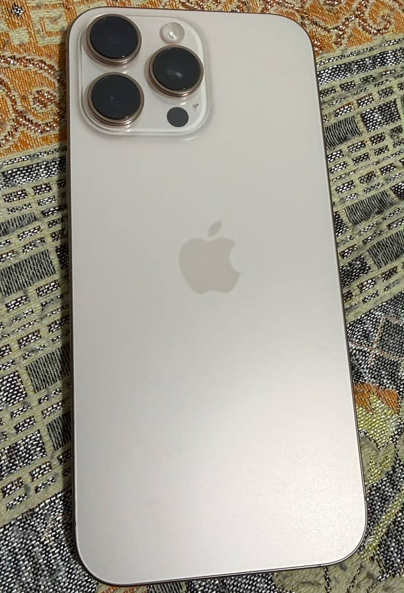Apple iPhone 16 Pro Max 1