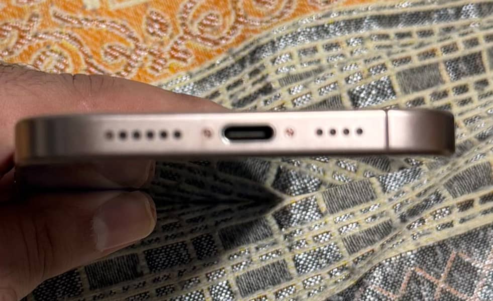 Apple iPhone 16 Pro Max 3