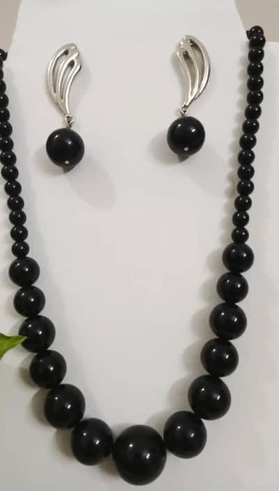Beautiful Black Pearl/Bead Jewelry Set for Women (Necklace + Earrings)