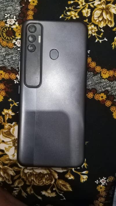 Tecno Spark 7 Pro mbl with box. . full read kry description. .