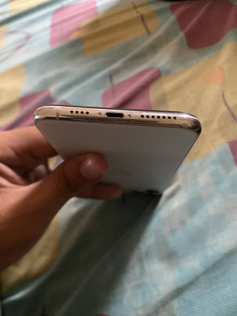 Apple iPhone 11 Pro Max 6