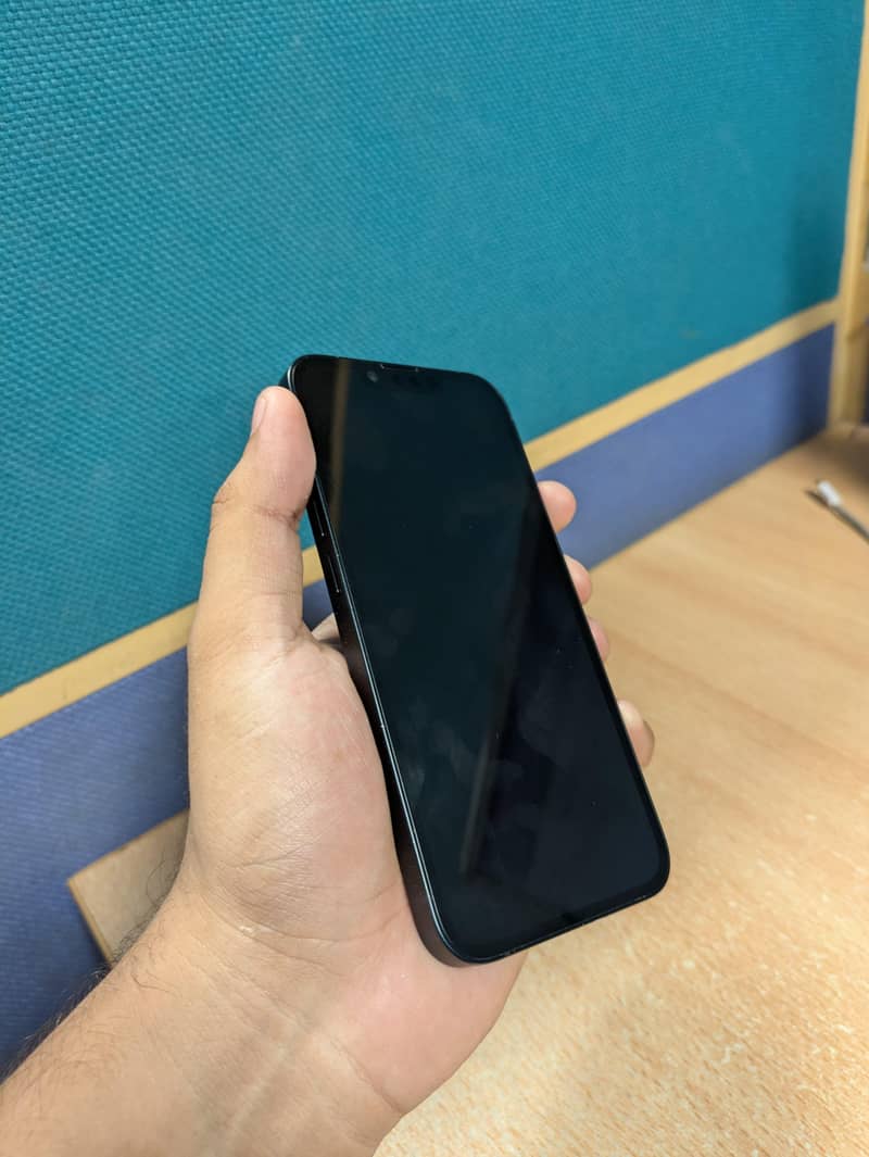 Apple iPhone 14 3